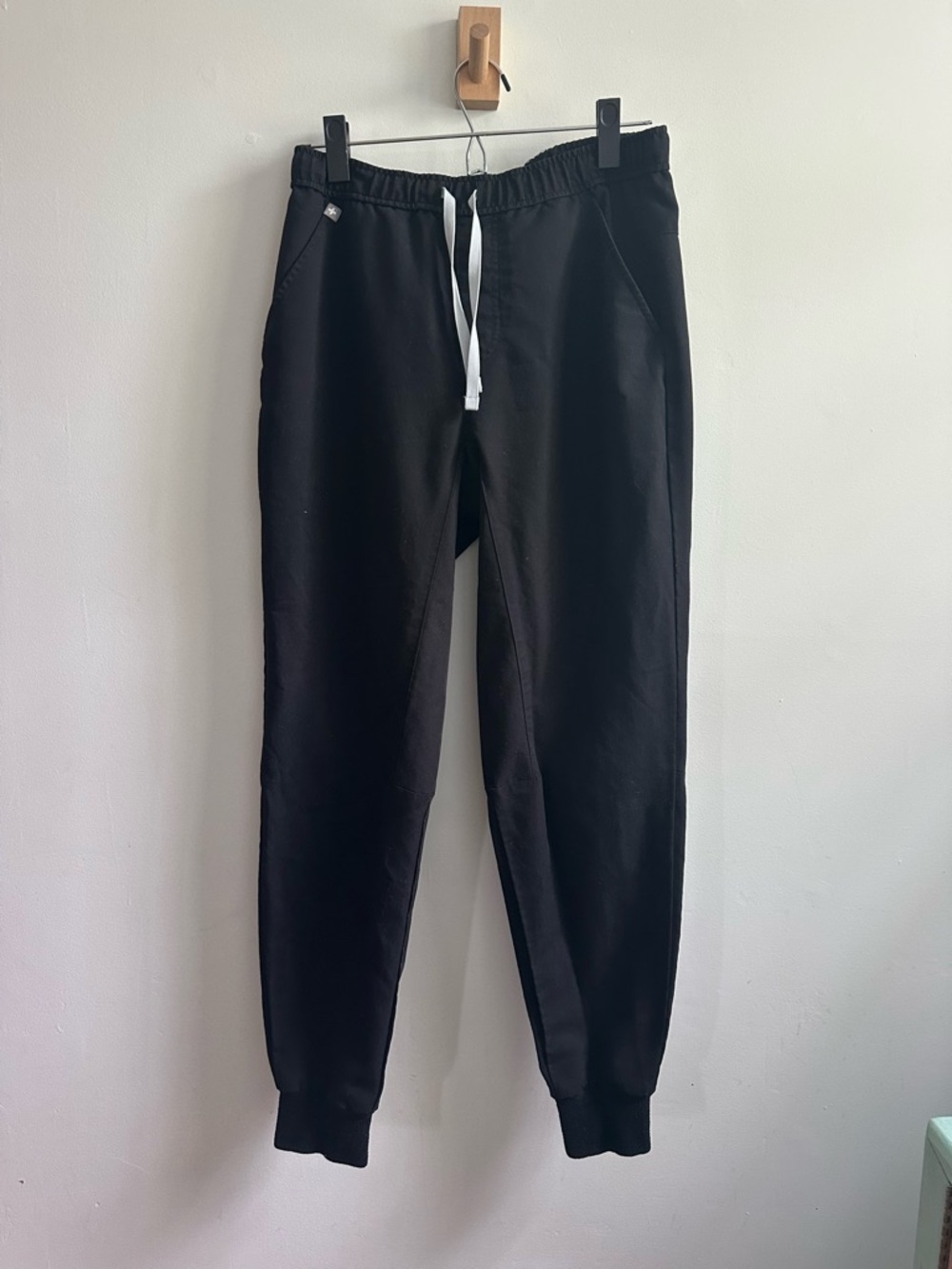 FIGS Tansen Scrub Jogger Pants, Mens S, Black